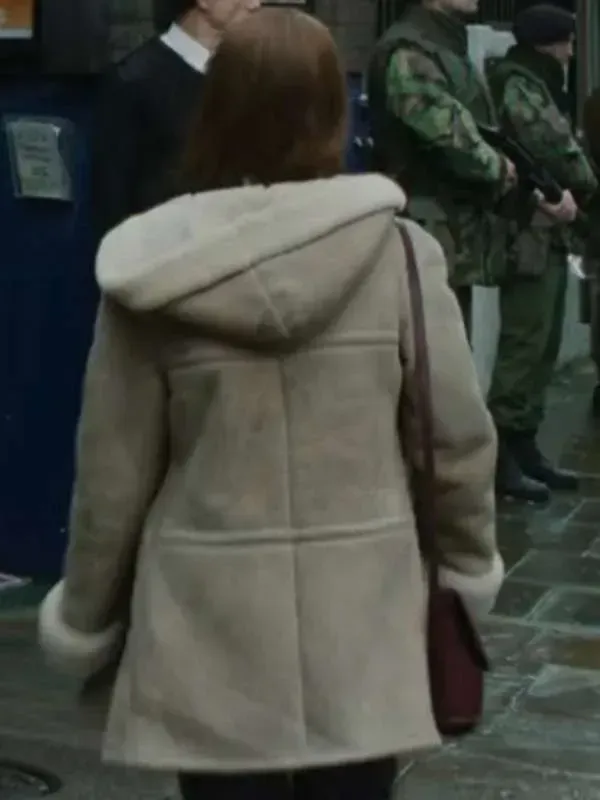 Lola Petticrew Say Nothing 2024 Beige Shearling Jacket Lola Petticrew Say Nothing 2024 Beige Shearling Jacket